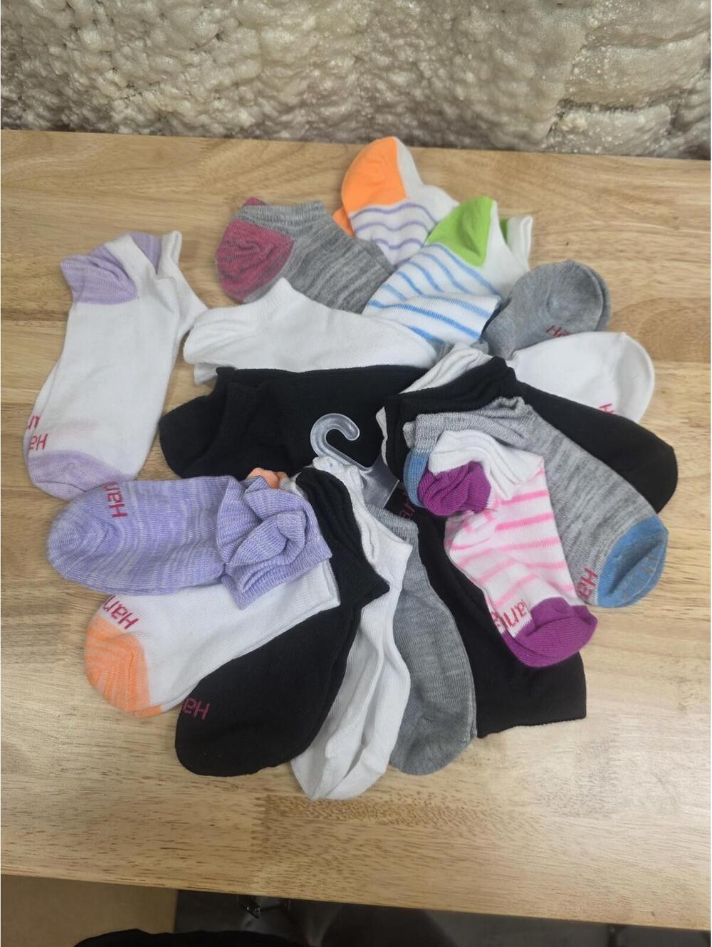 HANES GIRLS SUPER NO‑SHOW FASHION LINER SOCKS 17‑PAIR ASSORTED SHOE SIZE 10.5-4